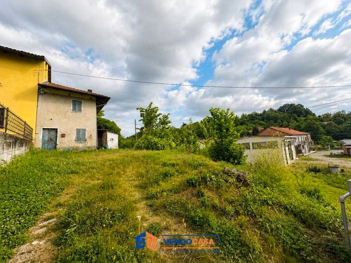 Casa quadrilocale in vendita in Regione Valtiverno, Ghiare Madonna, Incisa Scapaccino