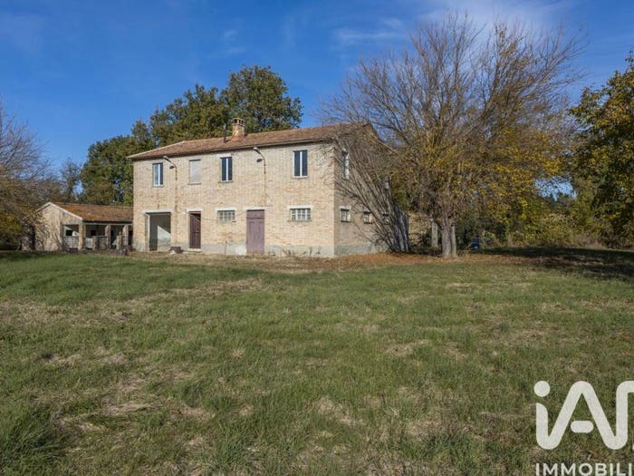 Casa con 5 locali in vendita in Cingoli