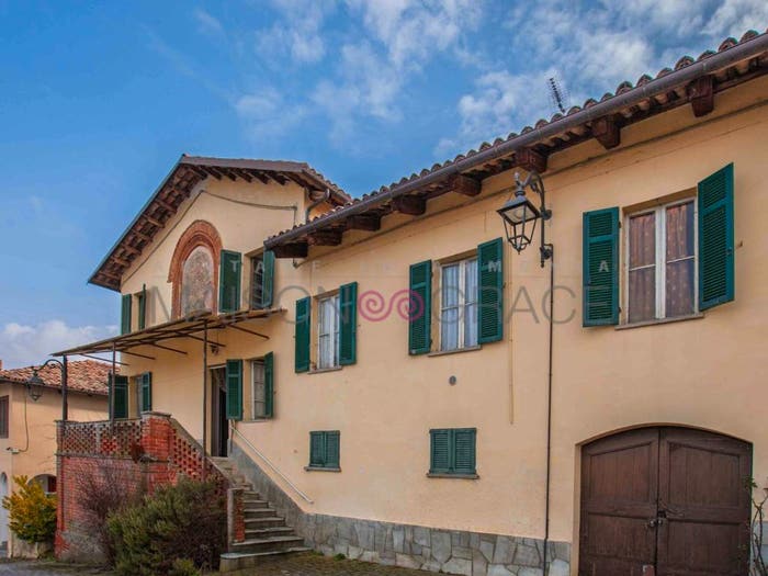 Casa con 6 locali in vendita in Località Perno, Monforte d'Alba