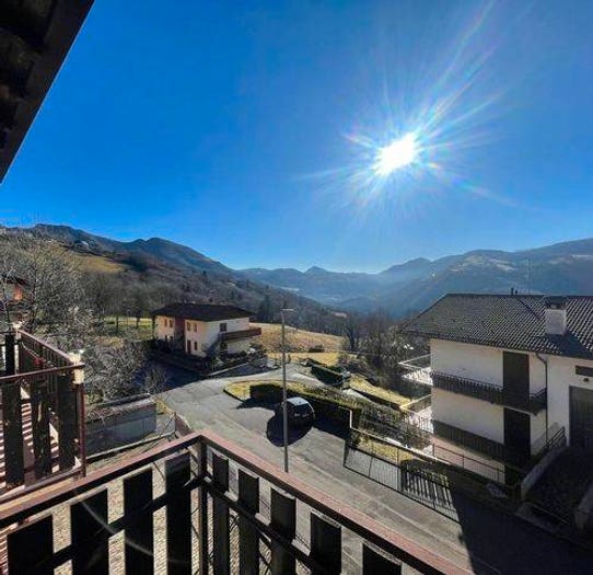 Appartamento trilocale in vendita in Via San Lorenzo, Costa Serina
