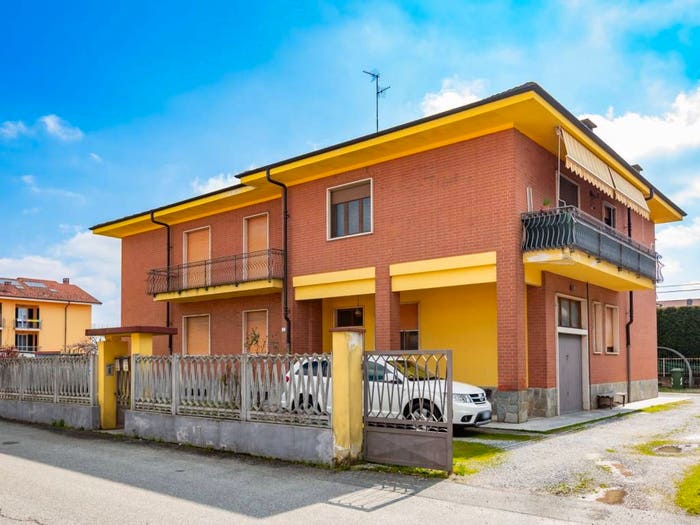 Appartamento quadrilocale in vendita in Via Ugo Foscolo, Genola