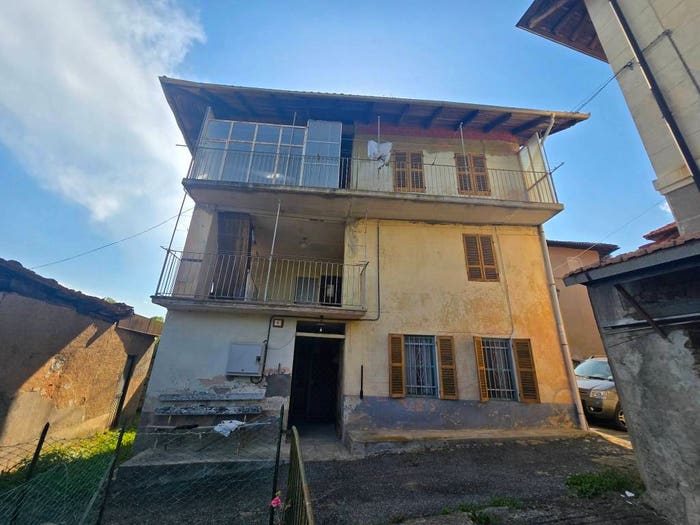 Casa con 6 locali in vendita in Via Fervazzo, Coggiola
