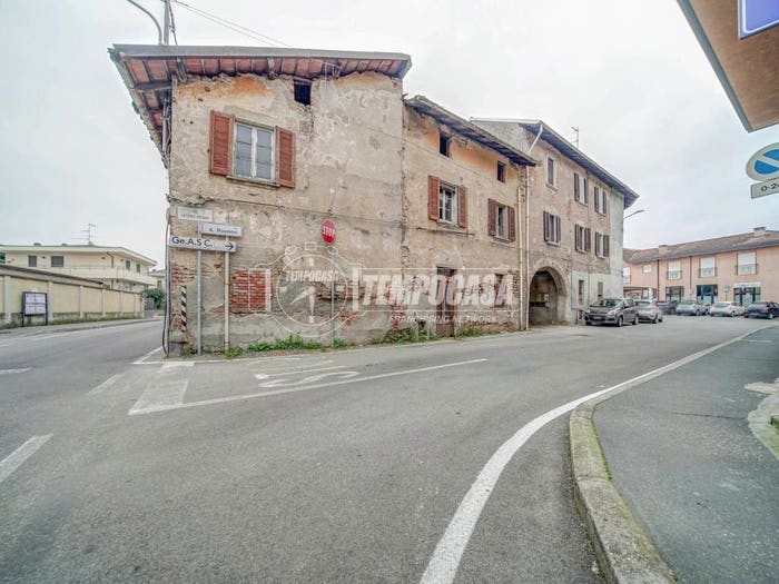 Casa con 6 locali in vendita in Via Antonio Rosmini, Fagnano Olona