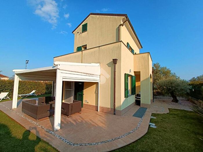 Casa con 5 locali in vendita in Viale Silvio Amico, Centro, Loano