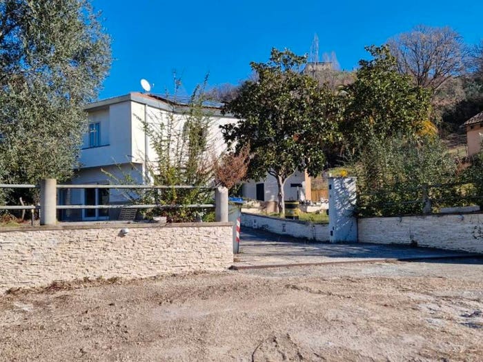 Casa con 6 locali in vendita in Vescia Belfiore Scanzano, Foligno