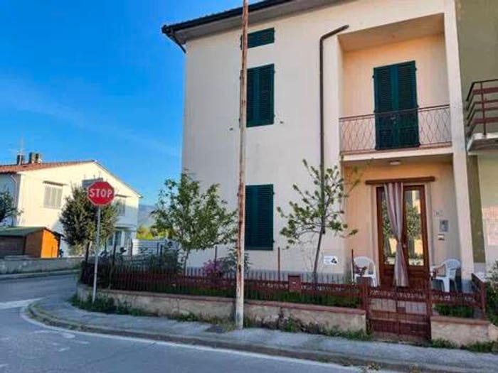 Casa con 6 locali in vendita in Via Trento, Centro, Agliana