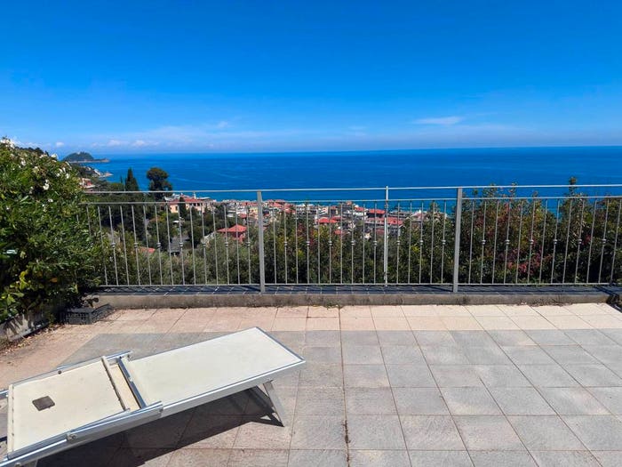 Appartamento quadrilocale in vendita in Via Virgilio, Collina Centrale Parco Fuor del Vento, Alassio