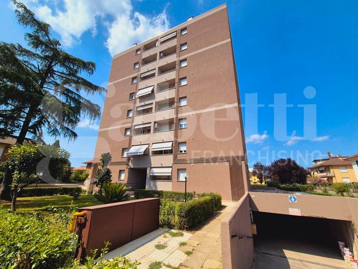 Appartamento quadrilocale in vendita in VIA VELINO, Bastia, Bastia Umbra