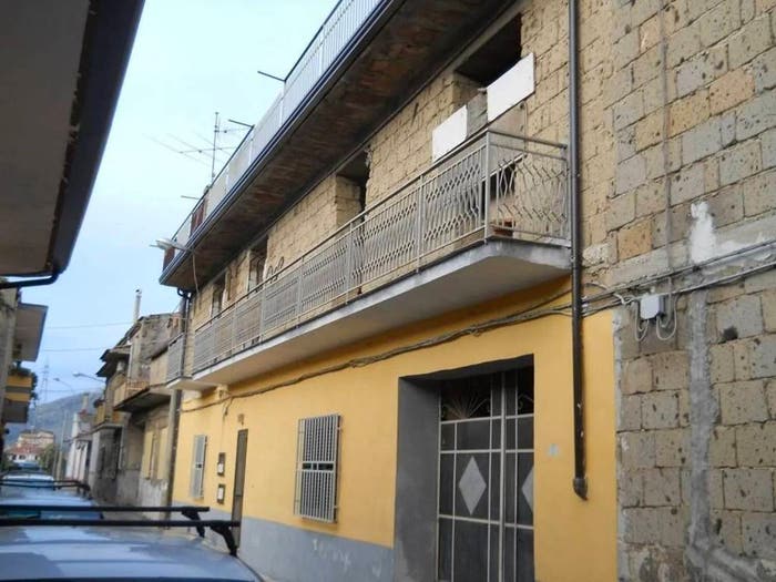 Casa con 6 locali in vendita in Via Ventriglia, Curti