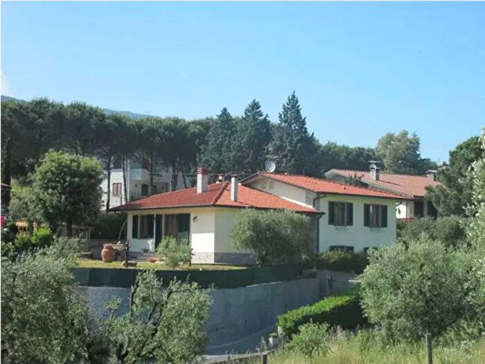 Casa con 6 locali in vendita in Via Lucchese, Collodi Ponte all'Abate Monte a Pescia, Pescia