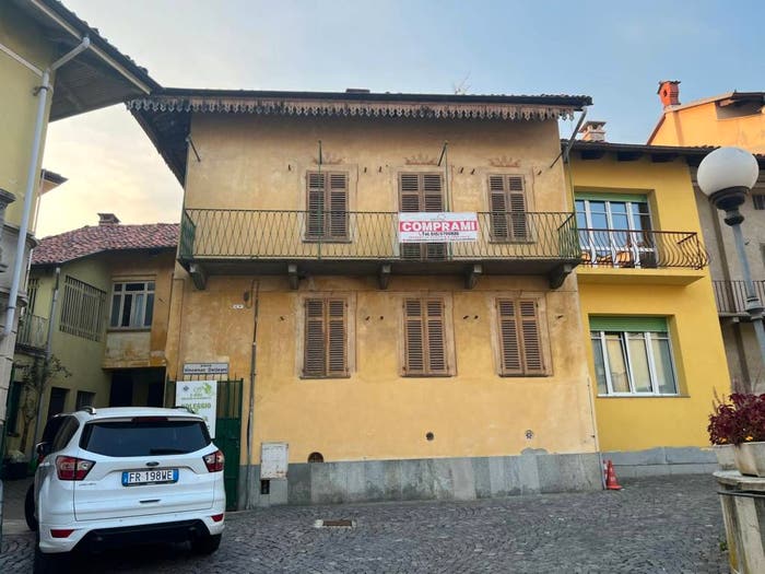 Casa con 6 locali in vendita in Piazza Vincenzo Delleani, Pollone