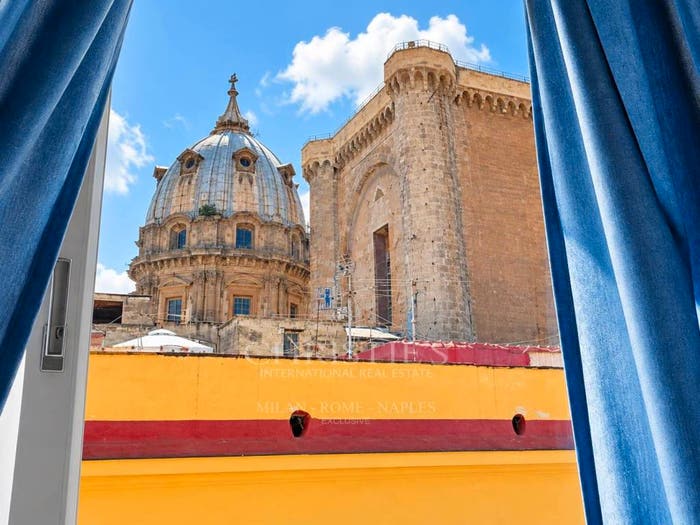 Appartamento con 6 locali in vendita in Via Dei Tribunali, Tribunali, Napoli