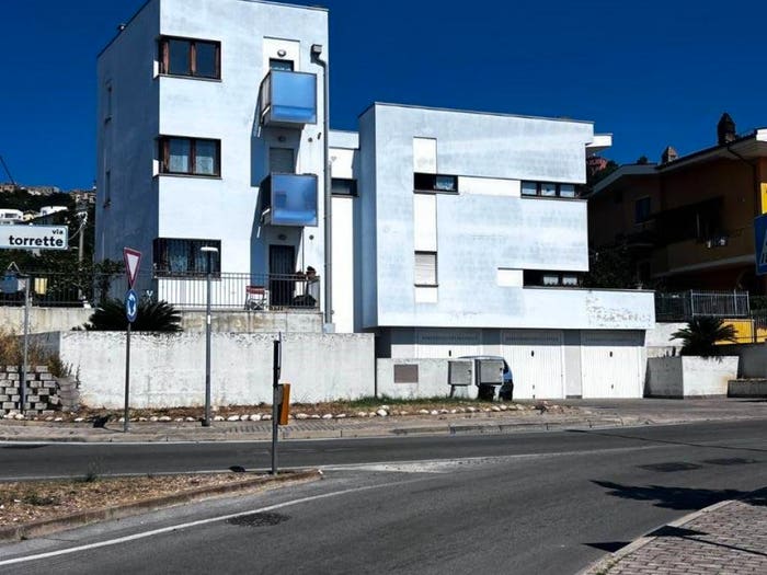 Appartamento con 6 locali in vendita in Via Torrette, Città Sant'Angelo