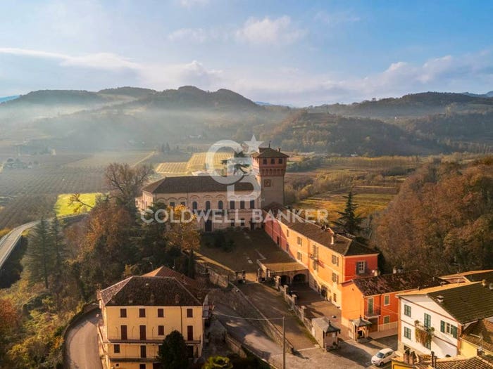 Casa con 6 locali in vendita in Bubbio