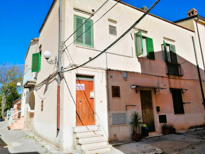 Appartamento bilocale in vendita in Via Largo Indipendenza, Castelluccio dei Sauri