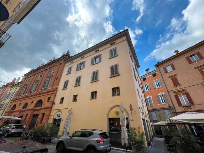 Appartamento con 6 locali in vendita in Centro Storico, Modena