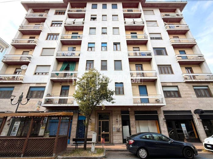 Appartamento con 5 locali in vendita in Via del Mercato, Centro, Cossato