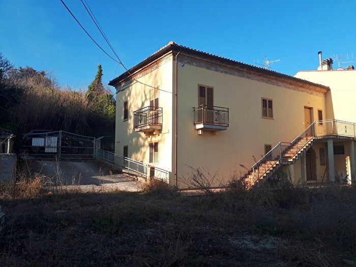 Casa con 6 locali in vendita in Via Vincenzo Pilotti, Teramo