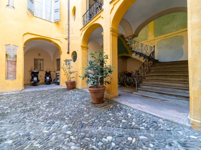 Appartamento trilocale in vendita in Strada Felice Cavallotti, Centro Storico, Parma