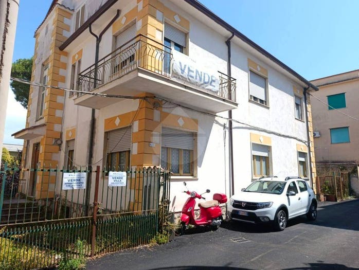 Appartamento con 6 locali in vendita in Via Gisella Treglia, Centro, Minturno