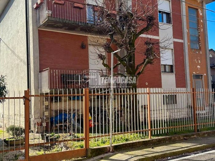 Casa con 6 locali in vendita in Via Ubaldo Ferrari, Centro, Castelverde