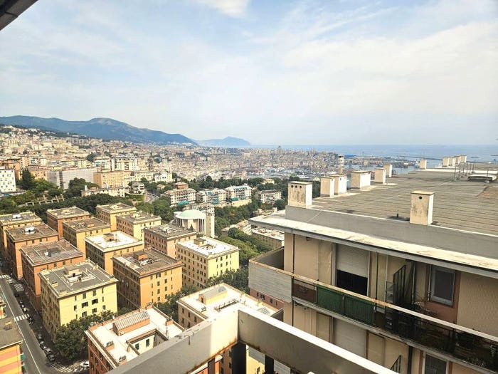 Appartamento trilocale in vendita in Via Pomposa, San Teodoro, Genova