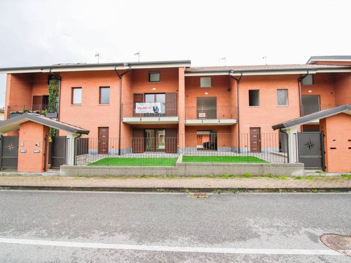 Casa quadrilocale in vendita in Via Giorgio Perino, Centro, Ciriè
