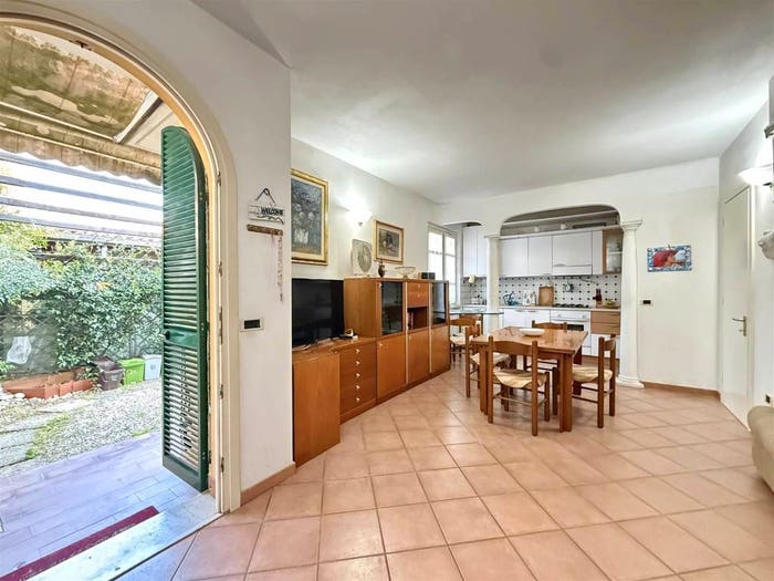 Casa con 5 locali in vendita in Via Fossone, Marina di Massa Centro, Massa