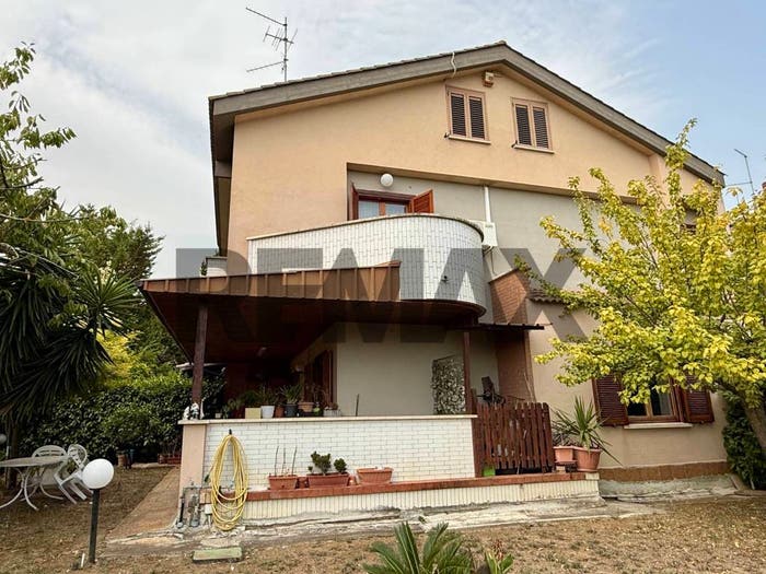 Casa con 6 locali in vendita in San Martino Bassa, Città Sant'Angelo