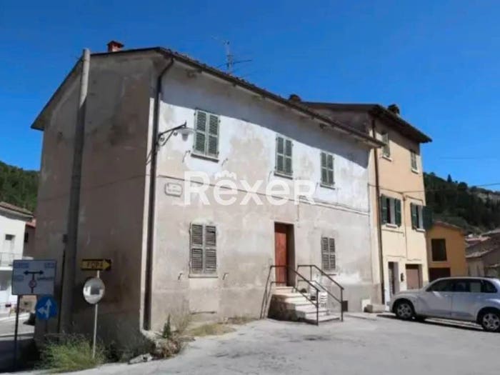 Casa con 6 locali in vendita in Via Borgo Sant'Antonio, Centro, Fossombrone