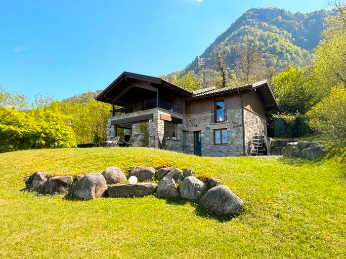 Casa trilocale in vendita in Località Pira Pianeggi, Castelveccana