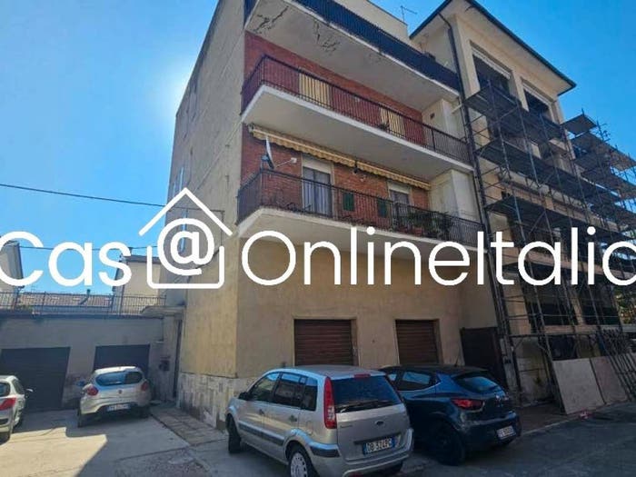 Appartamento con 6 locali in vendita in Via San Valentino, Bastia, Bastia Umbra