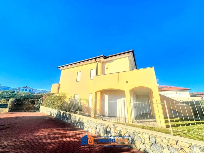 Appartamento trilocale in vendita in Via per Pineland, Borghetto Santo Spirito