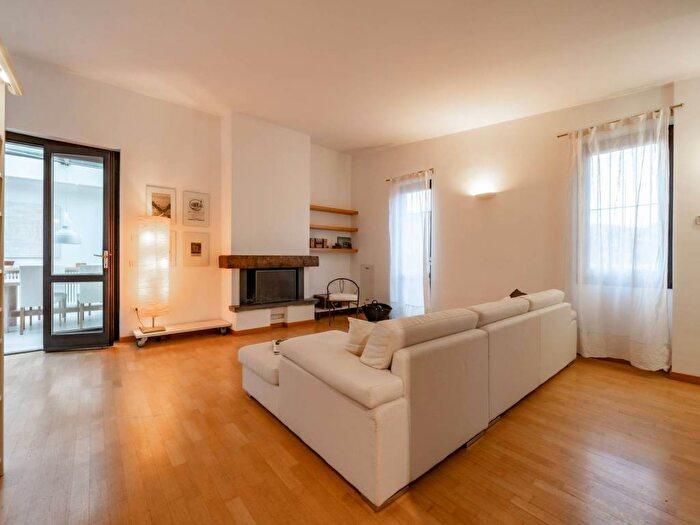 Appartamento quadrilocale in vendita in Via Ducale, Lierna