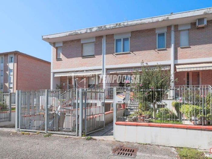 Casa con 6 locali in vendita in Via Keplero, Cattolica