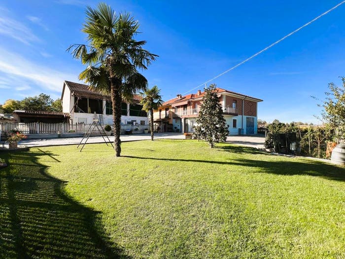 Casa con 5 locali in vendita in Strada Matrotti, Bra
