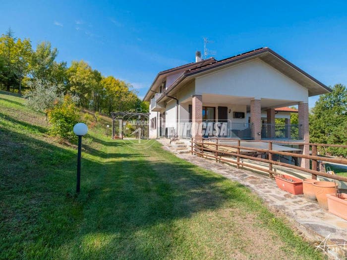 Casa quadrilocale in vendita in Via Razzolo, Tessello, Cesena