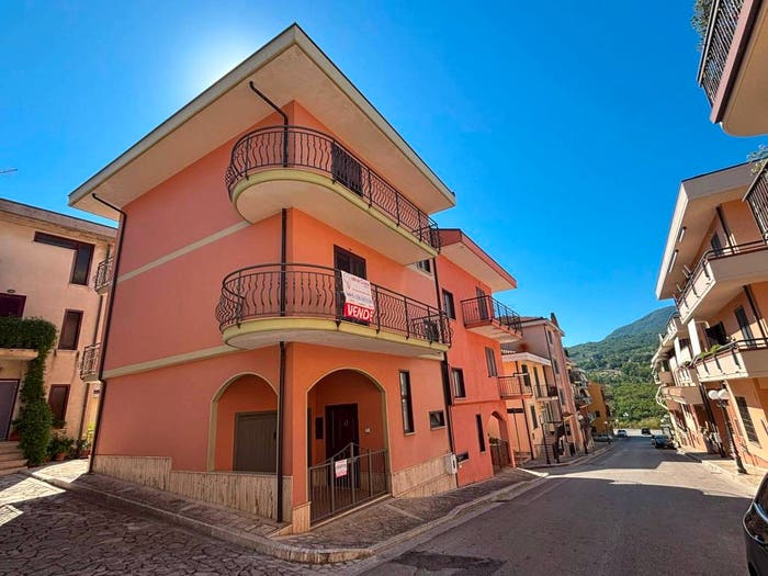Appartamento con 5 locali in vendita in Via Vittorio Veneto, San Mango sul Calore