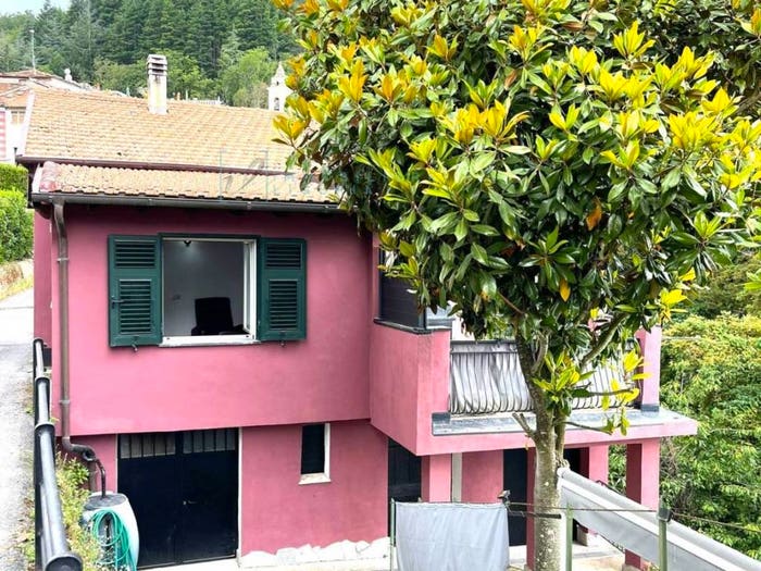 Casa quadrilocale in vendita in Frazione Ubaga Villa, Borghetto d'Arroscia