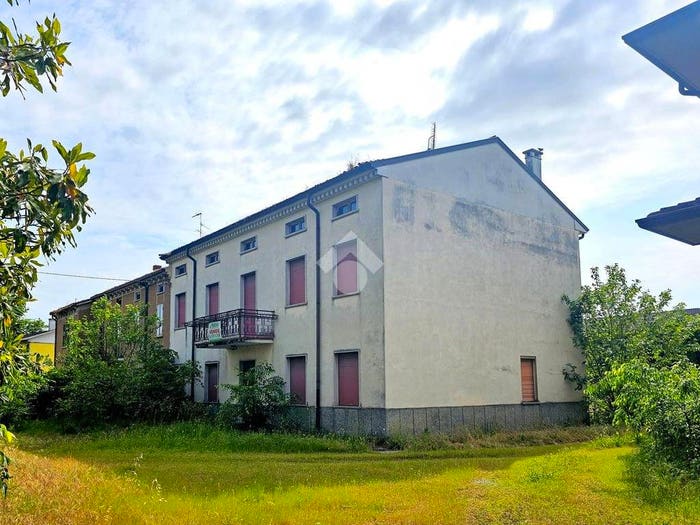 Casa con 6 locali in vendita in Strada Statale Goitese, Centro, Goito