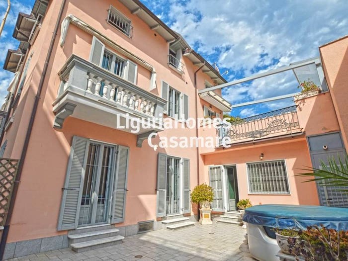 Appartamento con 6 locali in vendita in Via Roberto, Centro, Bordighera