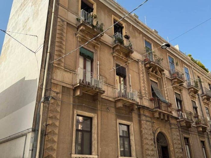 Appartamento con 5 locali in vendita in XX Settembre Tribunale, Catania