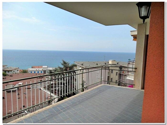 Casa trilocale in vendita in Via degli Ulivi, Ospedaletti