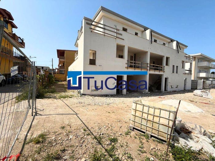 Casa con 6 locali in vendita in Via Carlo Pezone, Parete