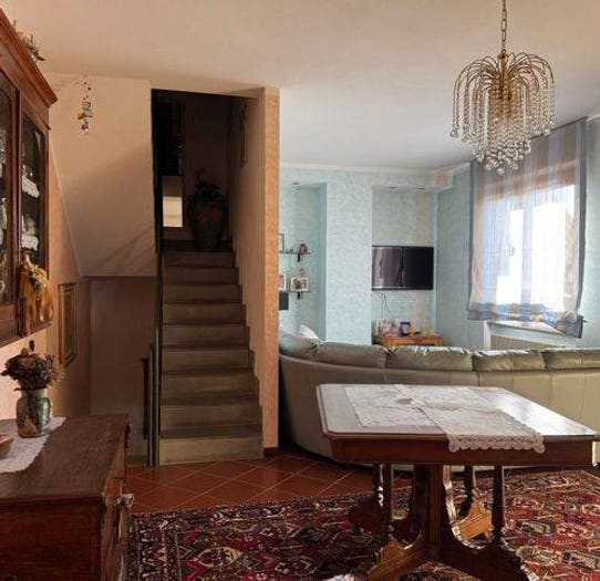 Casa con 6 locali in vendita in Rinchiostra Quercioli, Massa