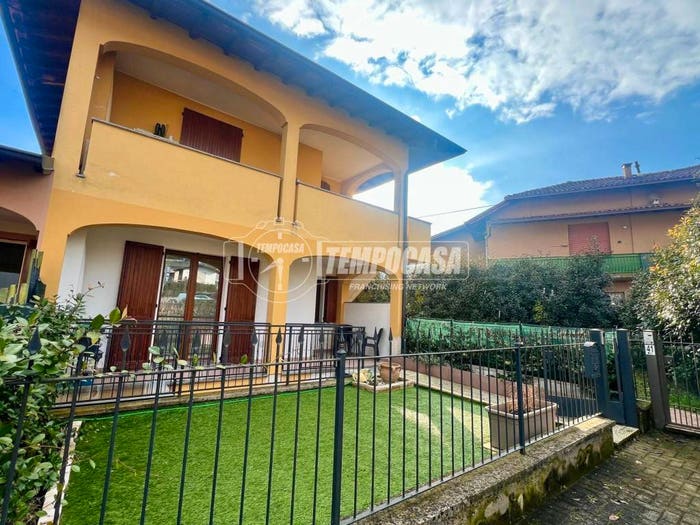 Appartamento trilocale in vendita in Via Giuseppe Garibaldi, Paratico