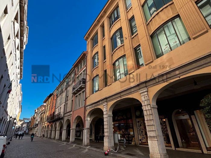 Appartamento con 5 locali in vendita in Galleria Duomo, Magenta Arnaldo, Brescia