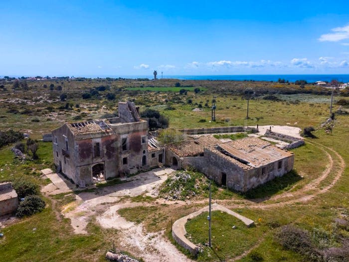 Casa con 6 locali in vendita in VIA MALLIA, Plemmirio, Siracusa