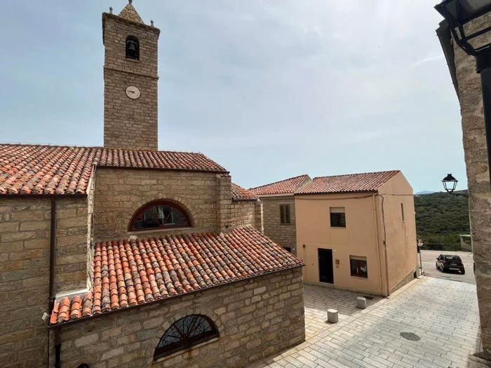 Casa con 6 locali in vendita in Piazza della Basilica, Luogosanto
