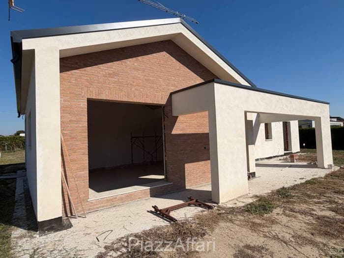 Casa quadrilocale in vendita in Via Vescovo, Vescovo, Legnaro